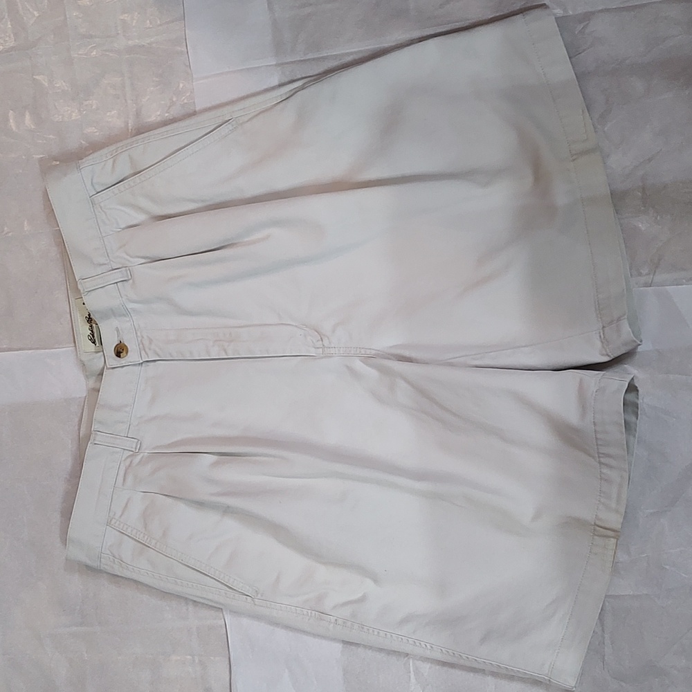 Eddie Bauer Men's Classic Fit Size 38 Ivory Shorts